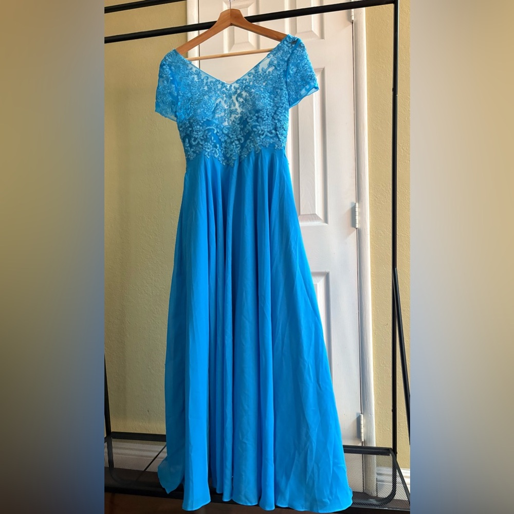 Elegant Blue Lace Evening Gown #15